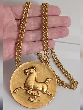 Vintage ALVA Museum Replica 1974 Flying Horse Of Kansu Pendant Necklace Chunky